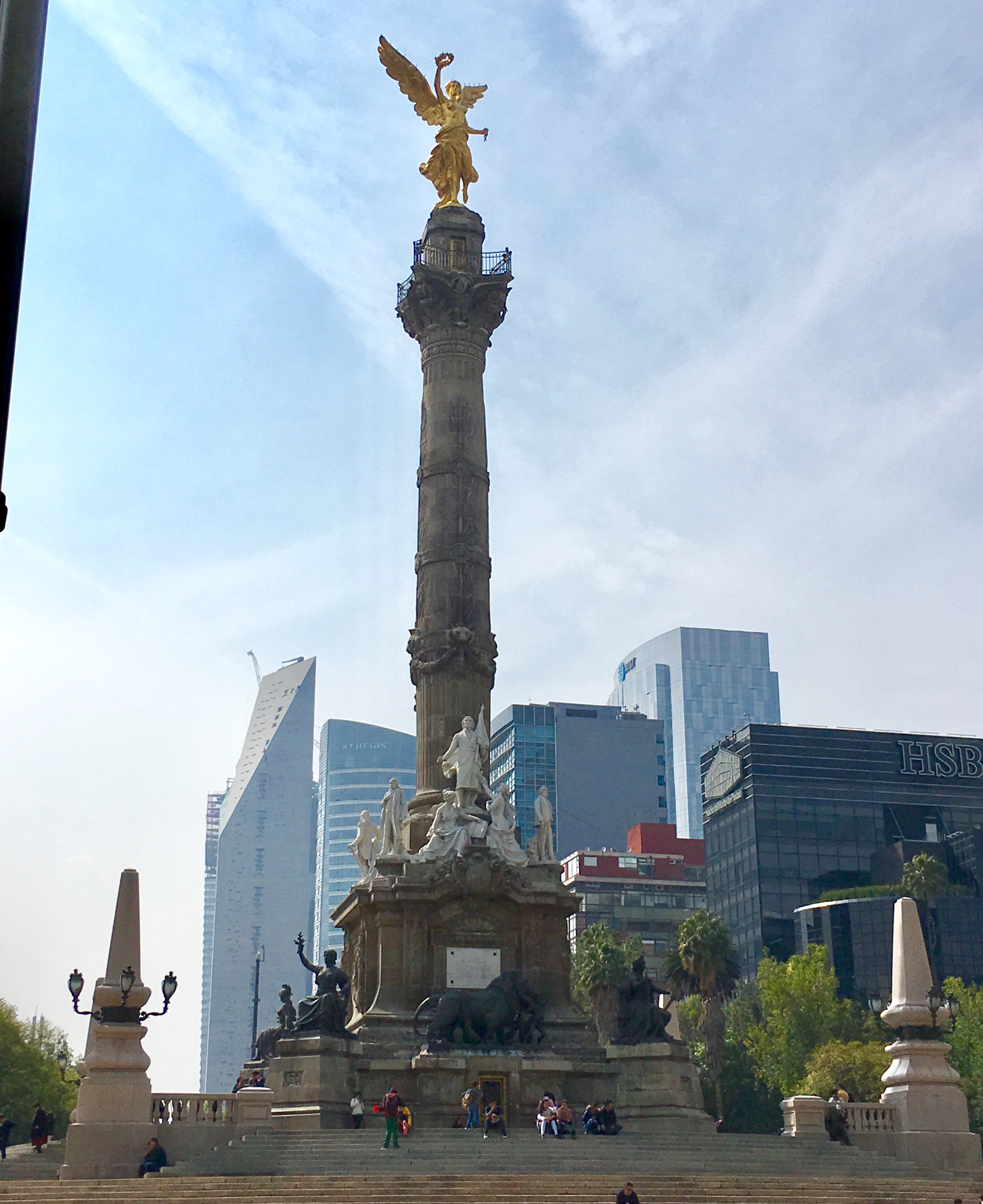 Angel of Independence stands tall above Reforma. Angel of Independence stands tall above Reforma.