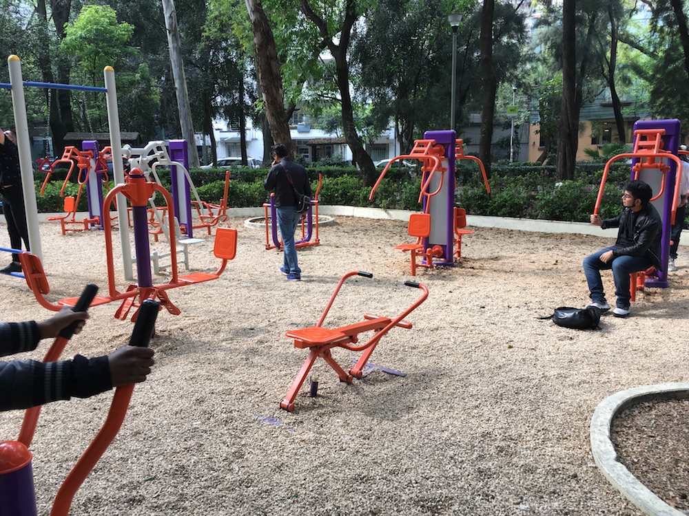 Parque México equipment that integrates outdoors with exercise. Parque México equipment that integrates outdoors with exercise.